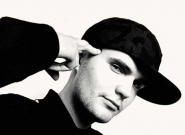 Noize MC извинился перед сотрудниками правоохранительных органов, прочитав им рэп