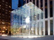 Apple решила запатентовать свой стеклянный магазин
