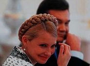 Янукович теряет рейтинг в 5 раз быстрее Тимошенко