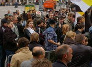 Еду протестующим носят киевляне
