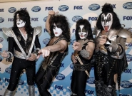 «Kiss» теперь выпускают телевизоры