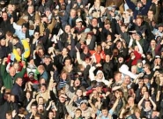 В Париже пострадали 12 футбольных болельщиков