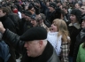 Митингующие провоцируют драки с правоохранителями