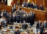 «Регионалы» блокируют трибуну парламента